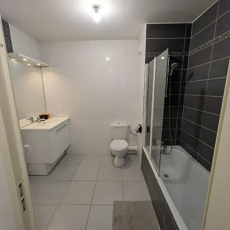Non-smoking, Modern With Parking, Close To The & Train Cagnes-sur-Mer